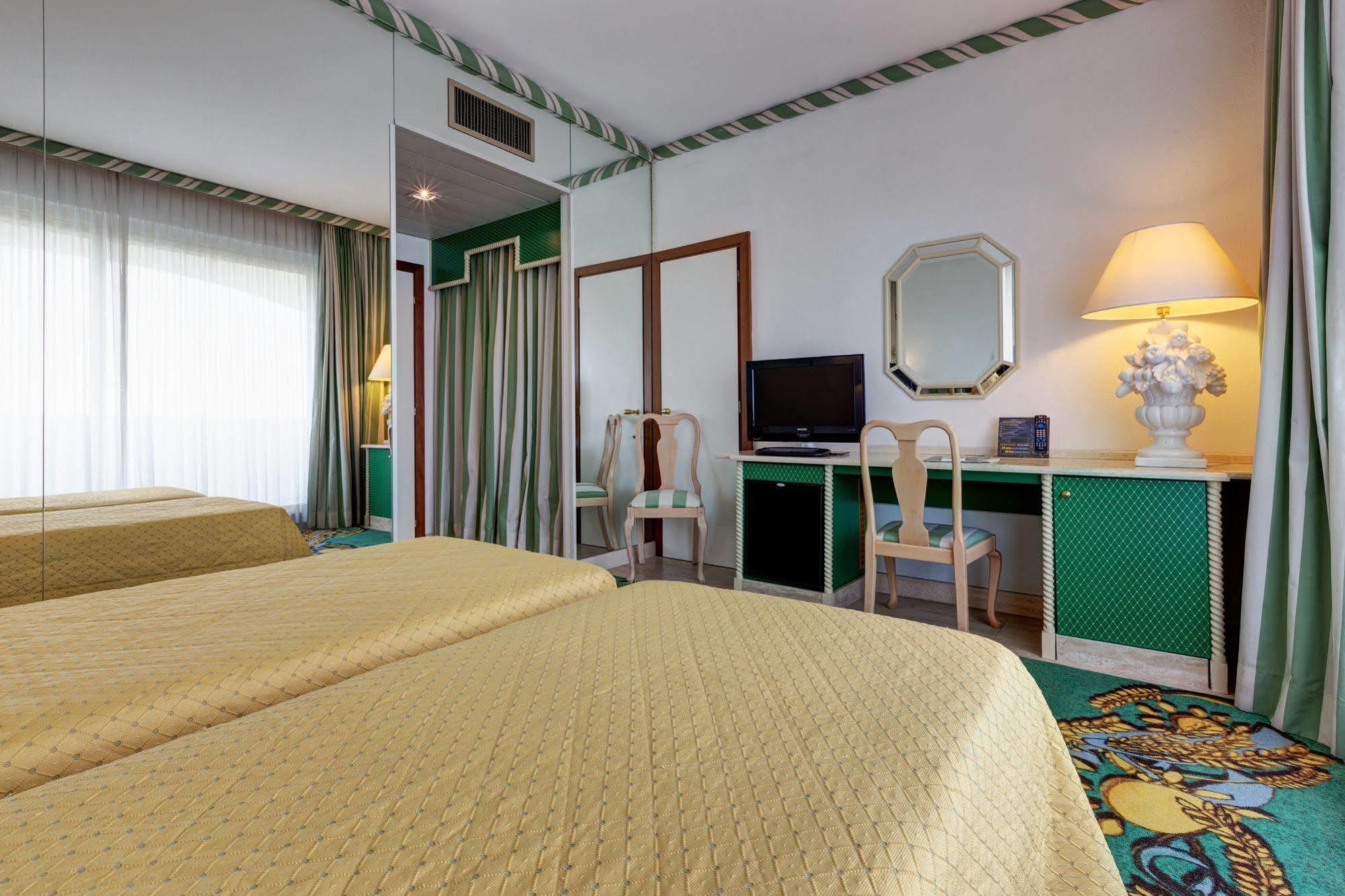 Aris Garden Hotel Casal Palocco Bagian luar foto